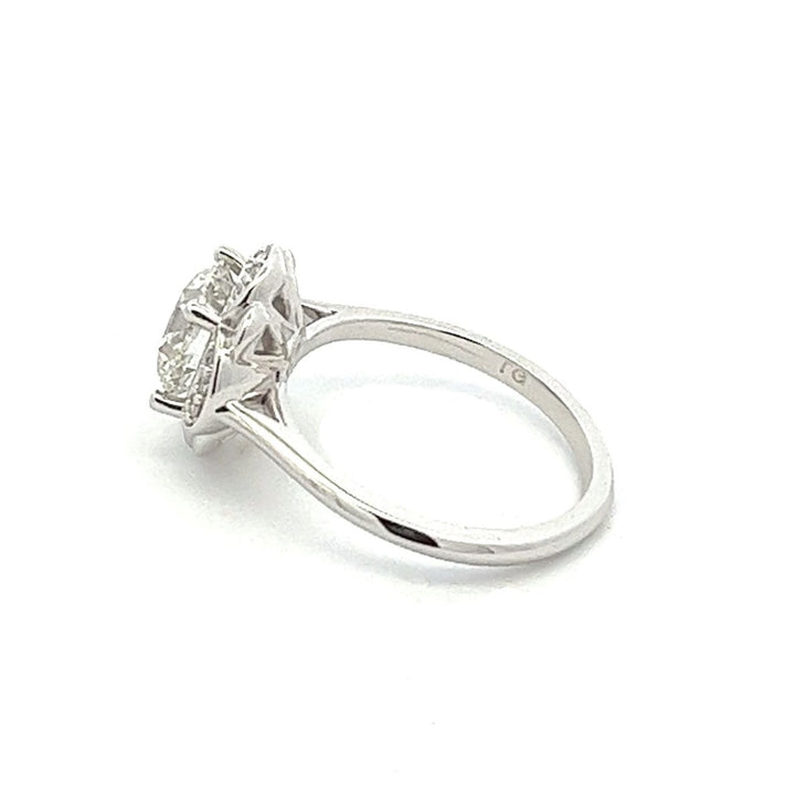 1.75 ctw scalloped halo round diamond engagement ring