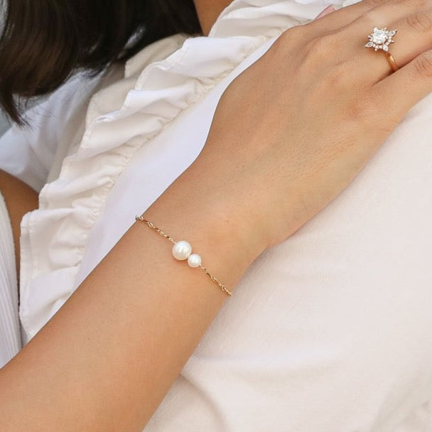 graduated duo pearl and gold bar bracelet