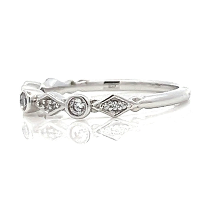 geometric round diamond band