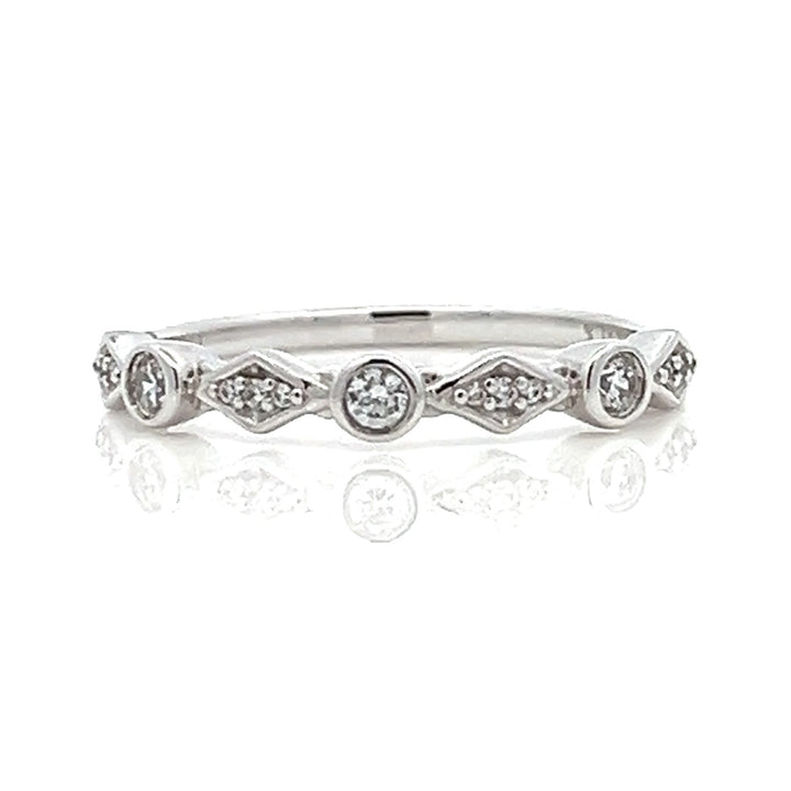 geometric round diamond band
