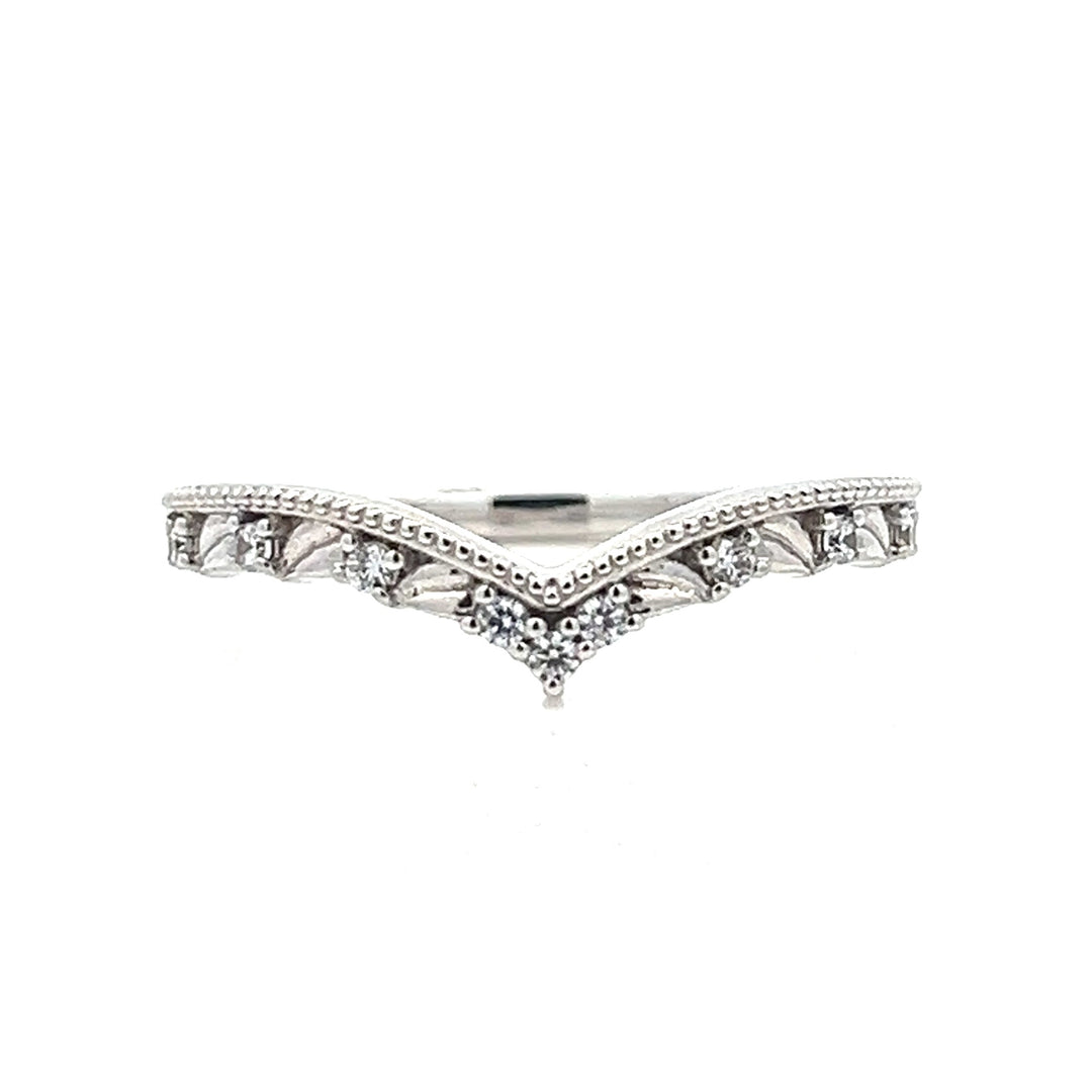milgrain & nature-inspired v-shaped diamond band