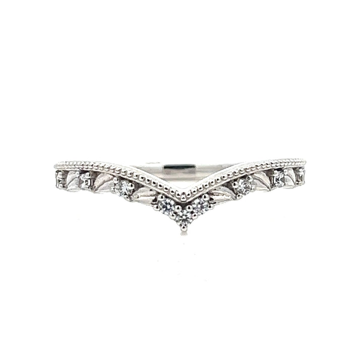 milgrain & nature-inspired v-shaped diamond band