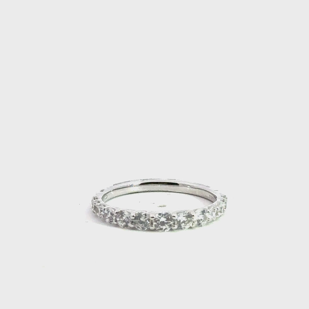 scalloped graduated diamond band