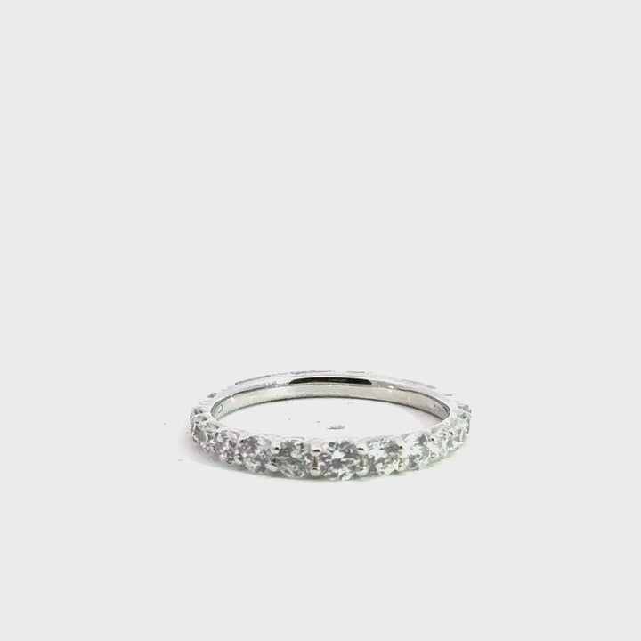 scalloped graduated diamond band