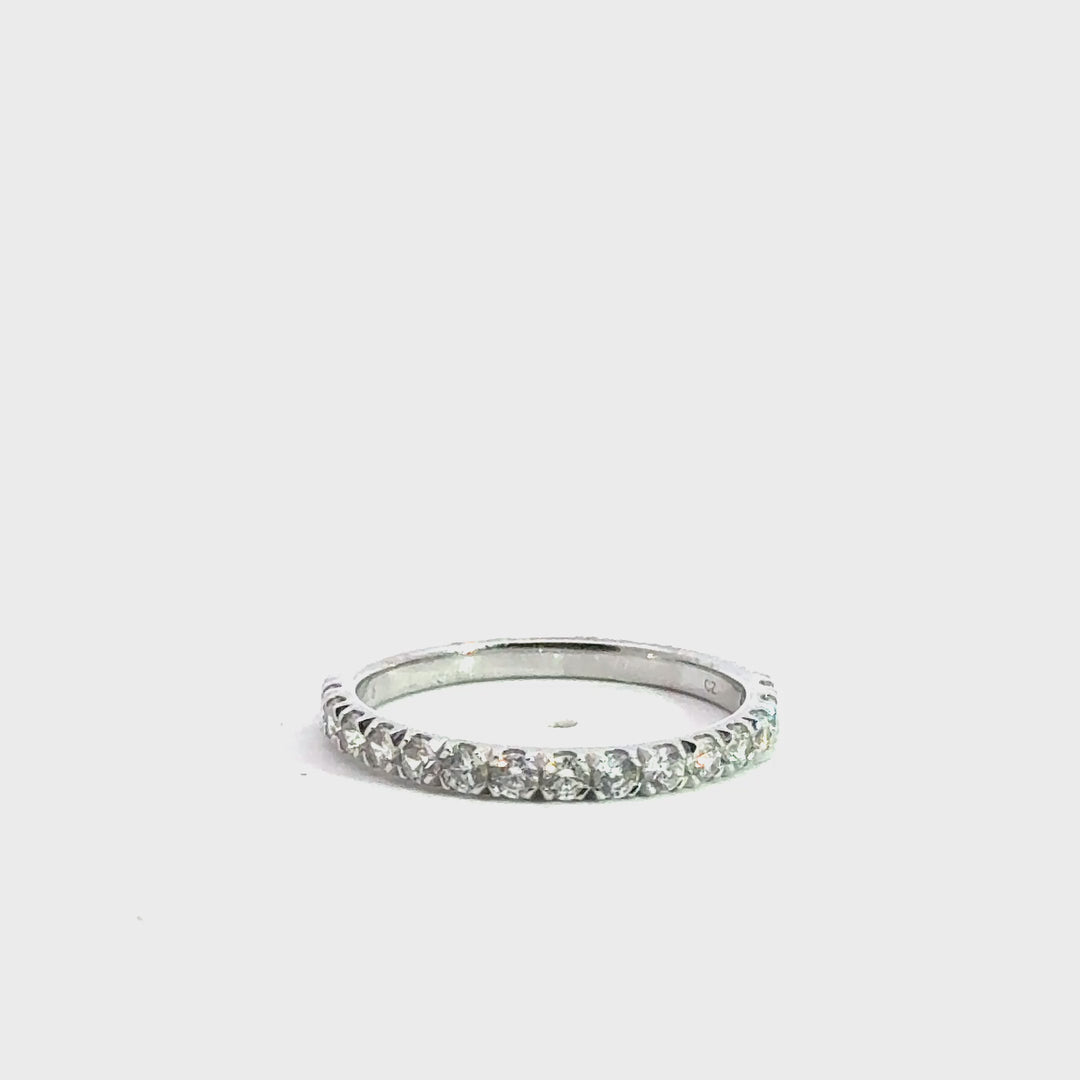 classic round diamond band