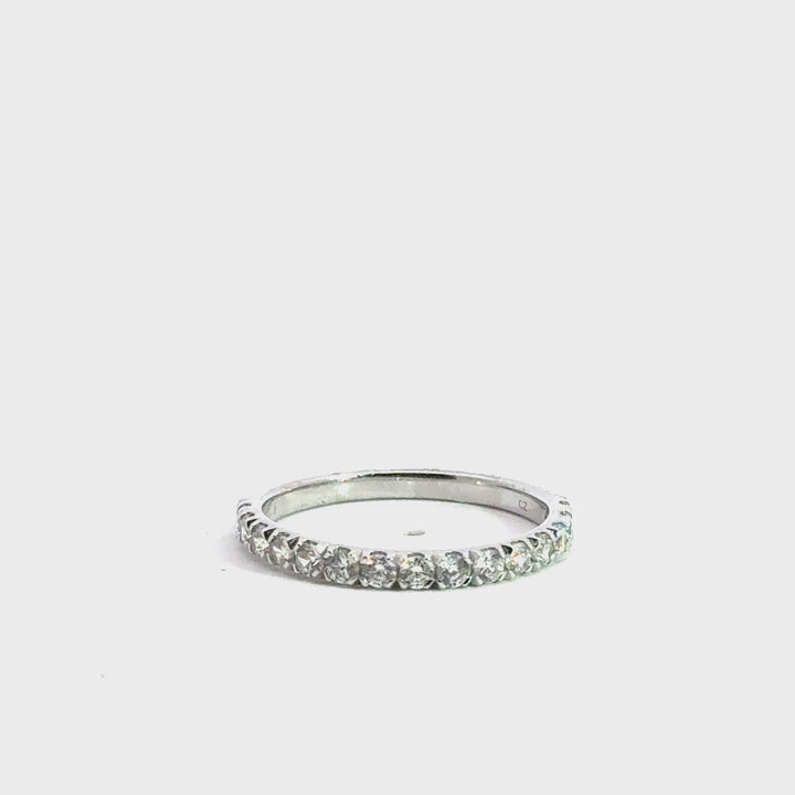 classic round diamond band