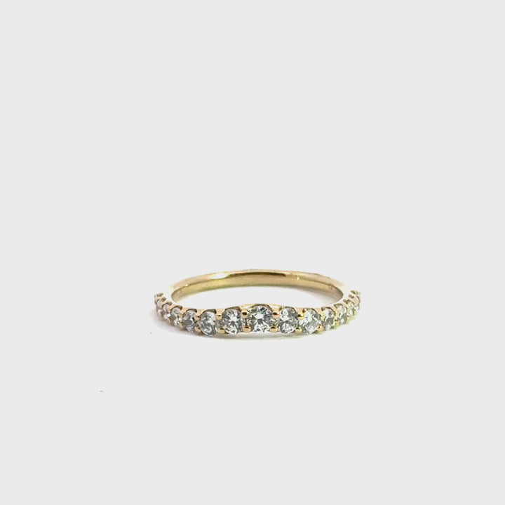 wavy graduated diamond band