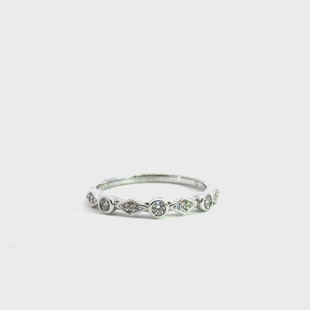 geometric round diamond band