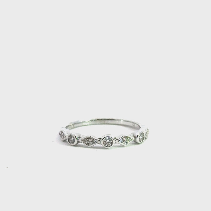 geometric round diamond band