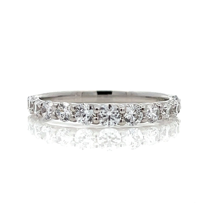 scalloped graduated diamond band