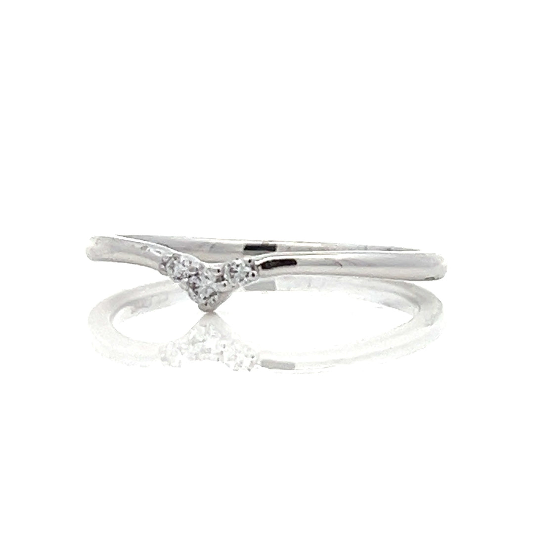 three-stone pointed diamond band