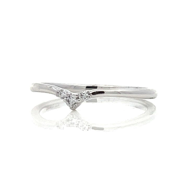 three-stone pointed diamond band