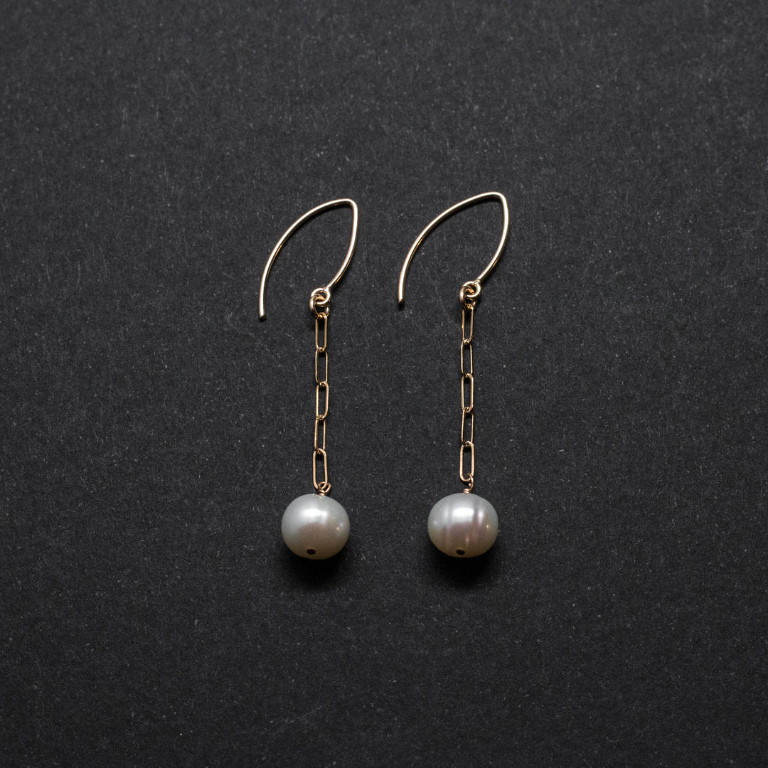 round pearl elongated chain drop earrings - workshopunderground.com