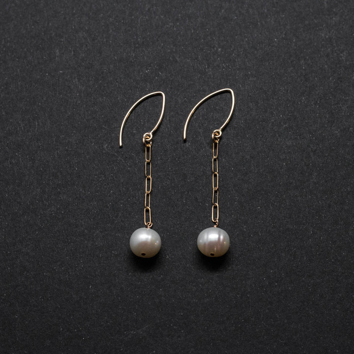 round pearl elongated chain drop earrings - workshopunderground.com