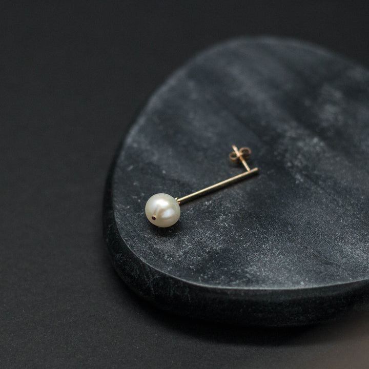 gold bar post drop pearl earrings - workshopunderground.com