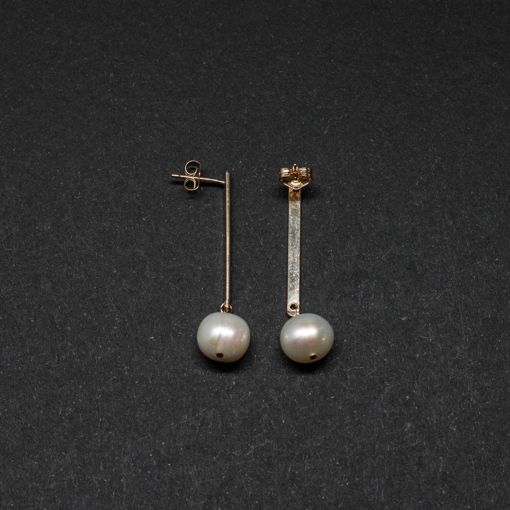 gold bar post drop pearl earrings - workshopunderground.com