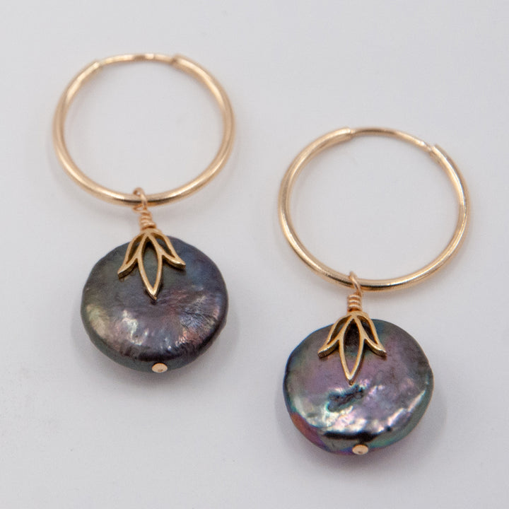 New Deco - coin pearl earrings - black or white pearl - workshopunderground.com