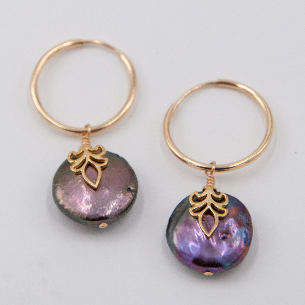New Deco - coin pearl earrings - black or white pearl - workshopunderground.com