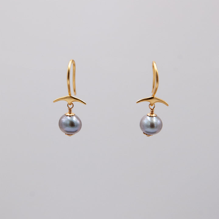 New Deco - capped pearl earrings - black or white pearl - workshopunderground.com