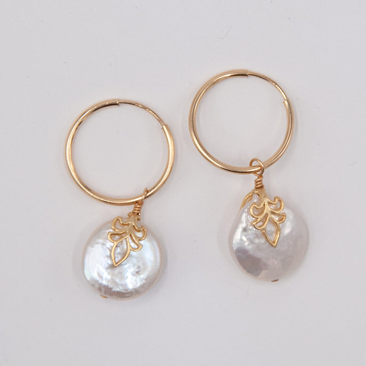 New Deco - coin pearl earrings - black or white pearl - workshopunderground.com