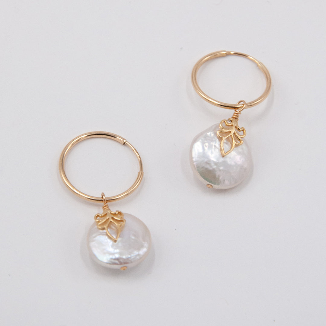 New Deco - coin pearl earrings - black or white pearl - workshopunderground.com