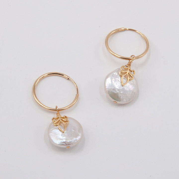 New Deco - coin pearl earrings - black or white pearl - workshopunderground.com